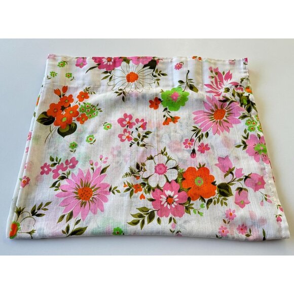 Vintage 70s curtain, pink and orange flowers, white background, semi-sheer - Picture 1 of 10
